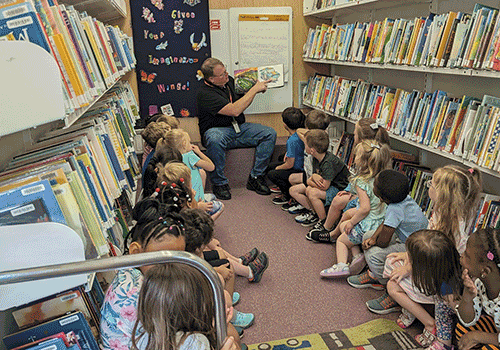 GN-Dayton-Metro-Library-Photo---Bookmobile_StoryTime.png